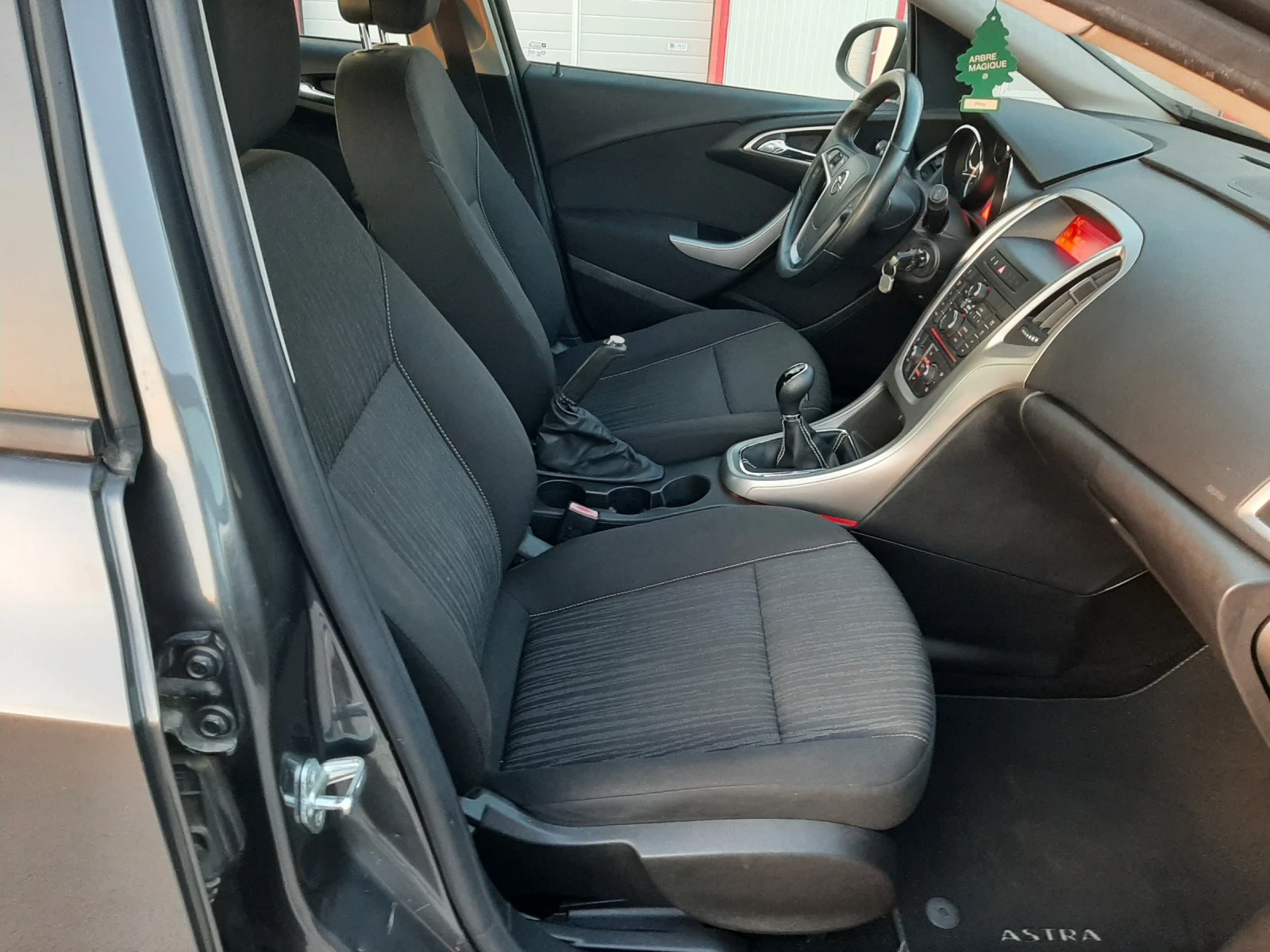 Opel Astra 1.4i 100кс, снимка 12 - Автомобили и джипове - 53816850