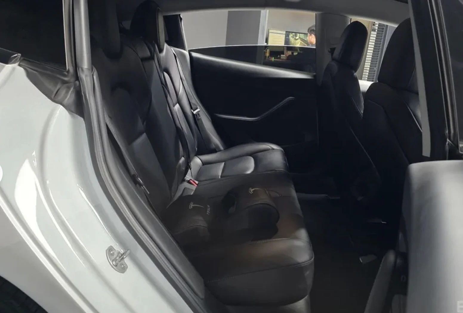 Tesla Model 3 LONG RANGE* DUAL MOTOR* AWD* SMART KEY* SUNROOF* N, снимка 10 - Автомобили и джипове - 54021223