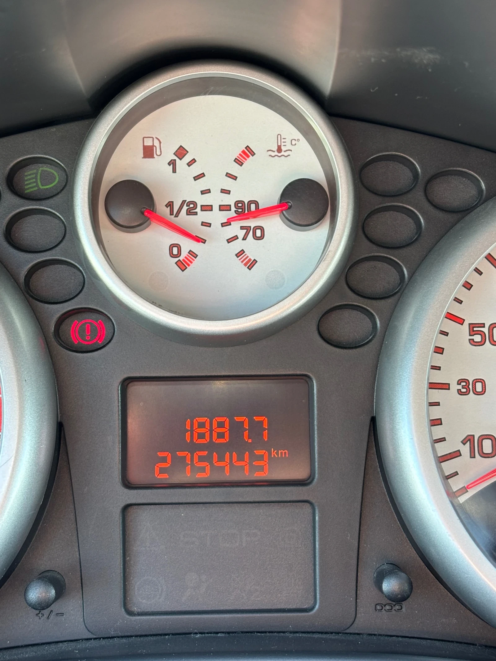 Peugeot 207 1.6 hdi SW, снимка 8 - Автомобили и джипове - 54416212