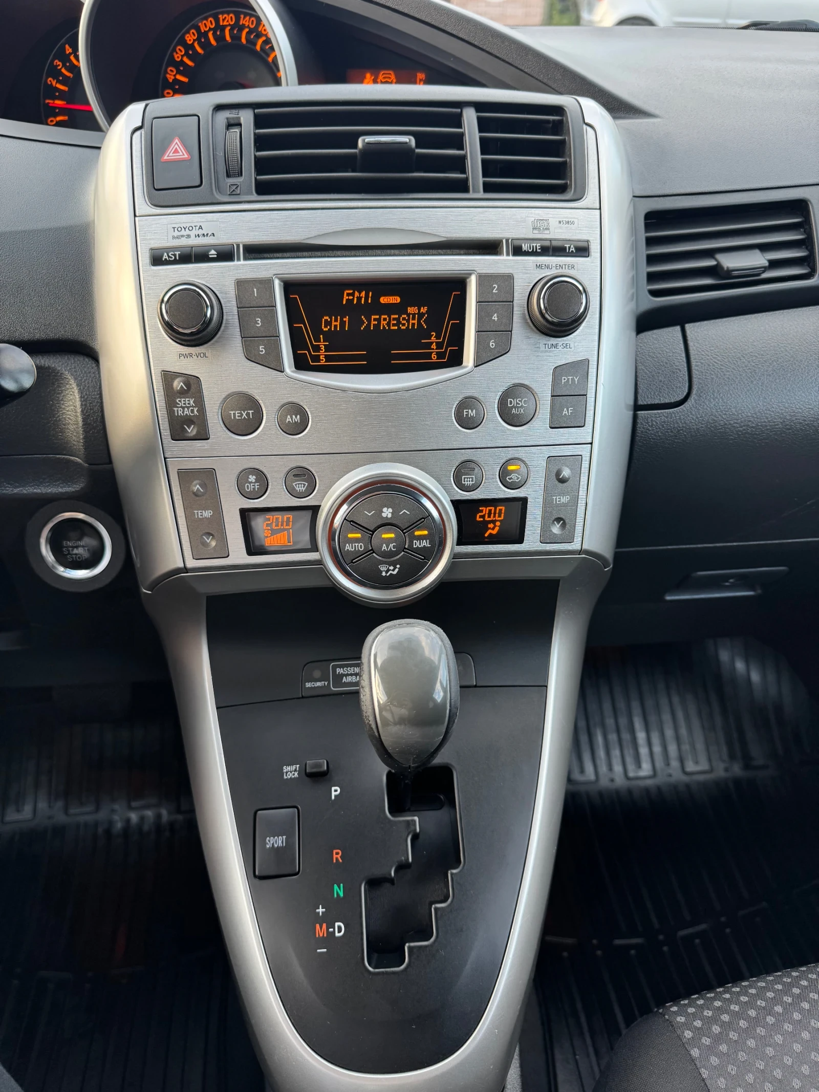 Toyota Verso 1.8Бензин/Автоматик, снимка 12 - Автомобили и джипове - 54884571