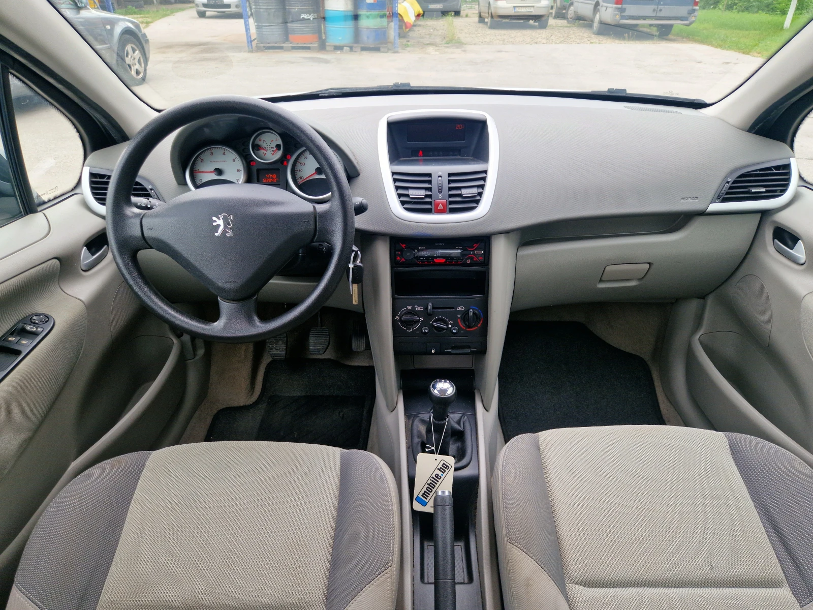 Peugeot 207 1.4i 122000км!, снимка 9 - Автомобили и джипове - 54887542