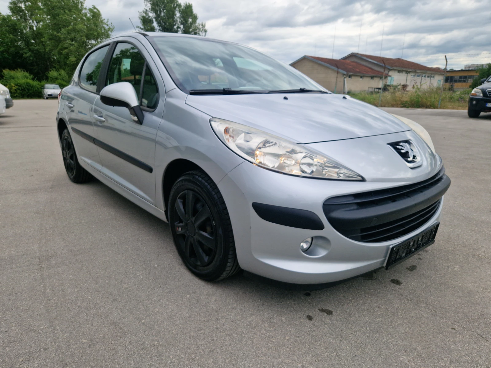 Peugeot 207 1.4i 122000км!