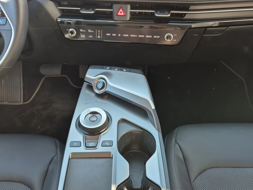 Kia EV6 AWD* Leather* Camera, снимка 13 - Автомобили и джипове - 54995344