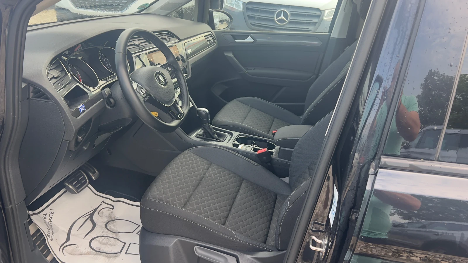 VW Touran 2.0/150Highline  DSG DISTRONIC led без зъбележка , снимка 7 - Автомобили и джипове - 55015279