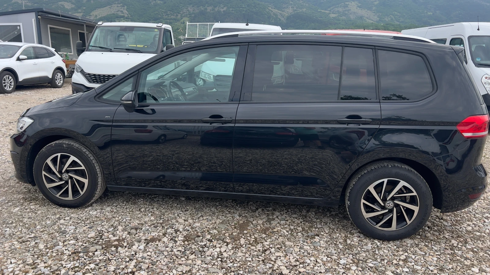 VW Touran 2.0/150Highline  DSG DISTRONIC led без зъбележка , снимка 4 - Автомобили и джипове - 55015279