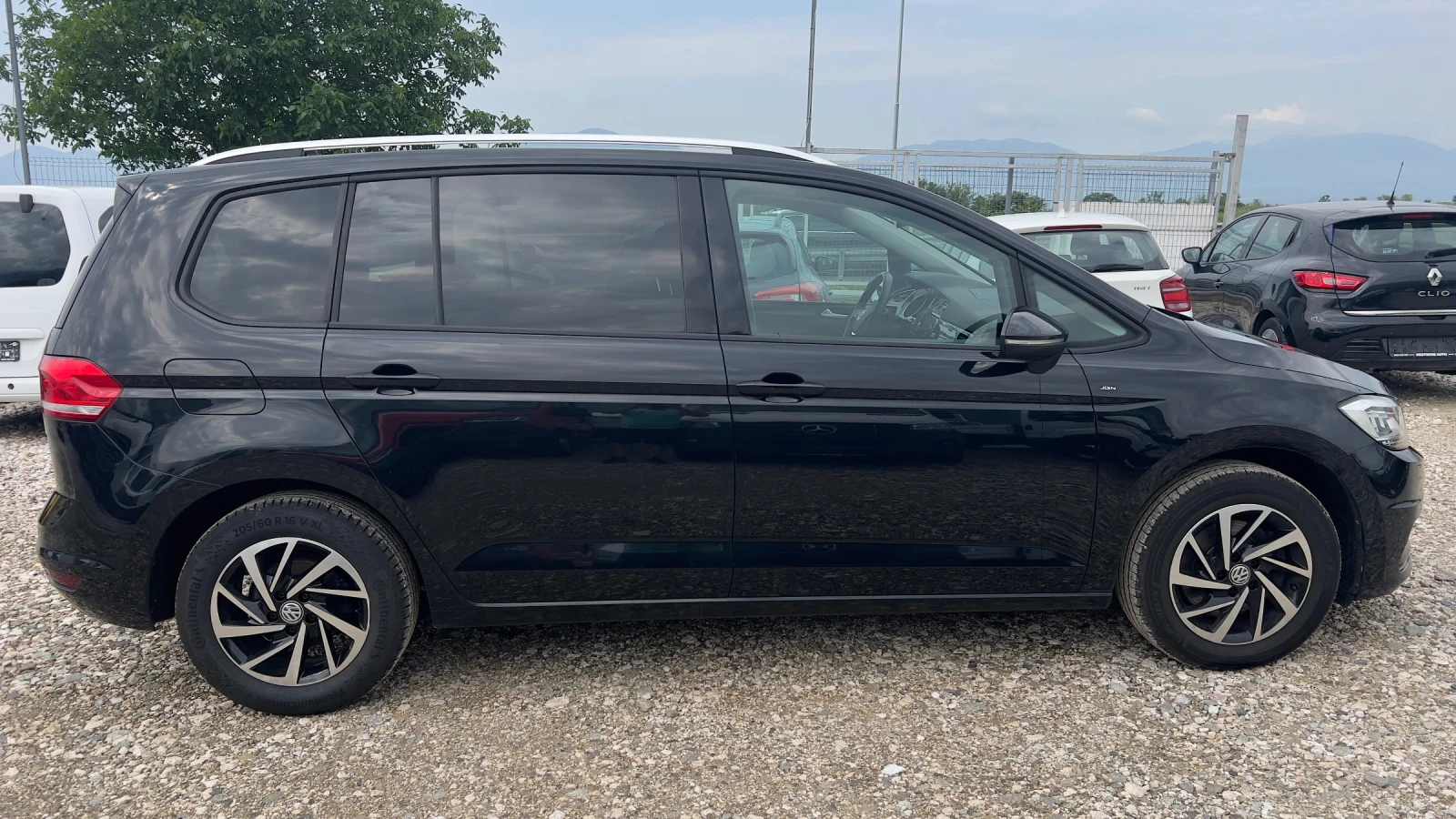 VW Touran 2.0/150Highline  DSG DISTRONIC led без зъбележка , снимка 5 - Автомобили и джипове - 55015279