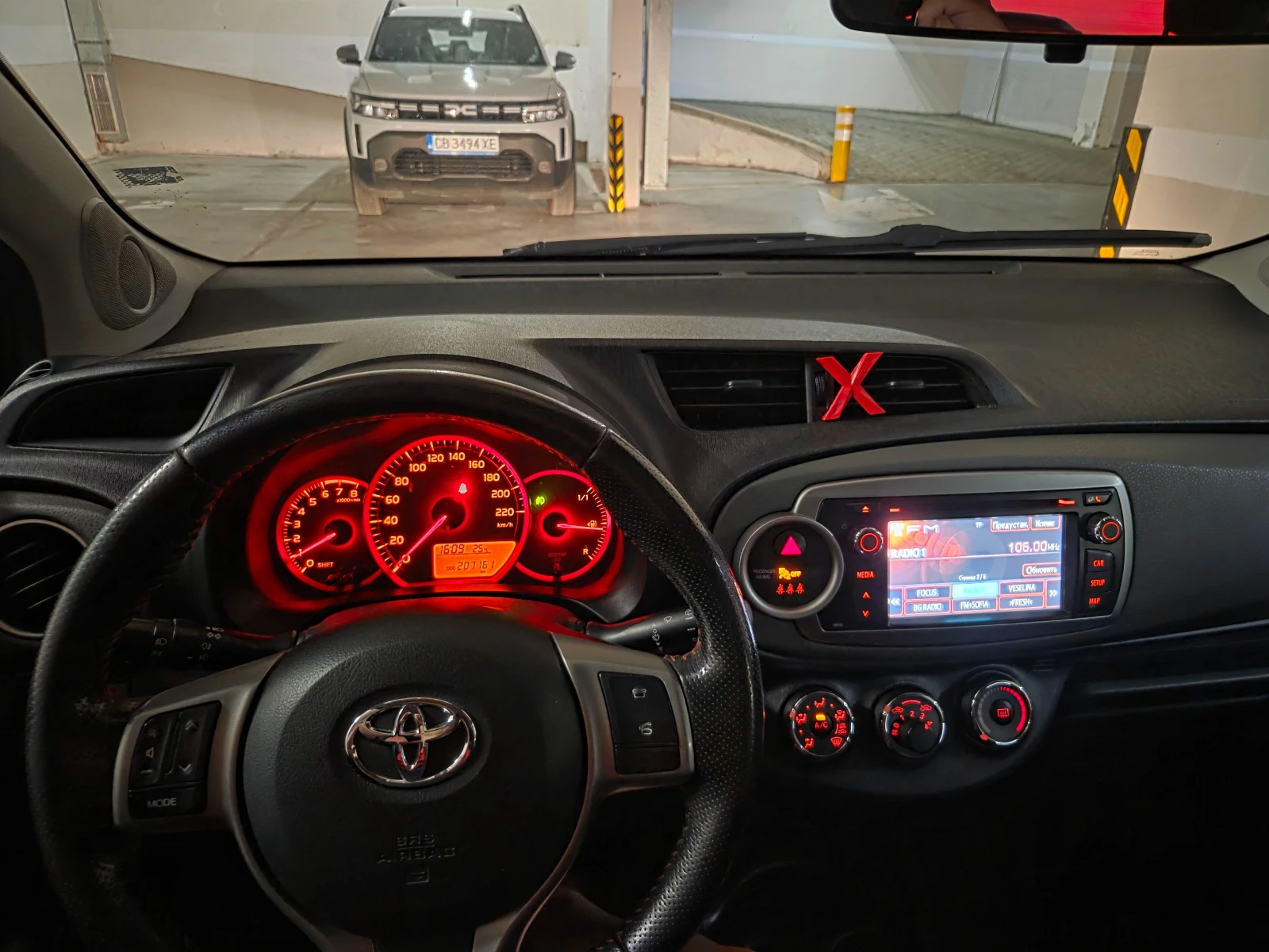 Toyota Yaris 2012g.1330куб.101к.с., снимка 15 - Автомобили и джипове - 55341386