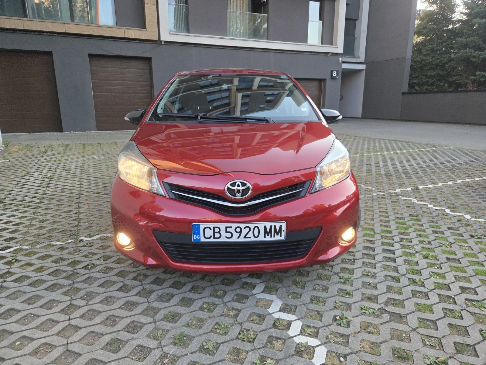Toyota Yaris 2012g.1330куб.101к.с., снимка 2 - Автомобили и джипове - 55492895