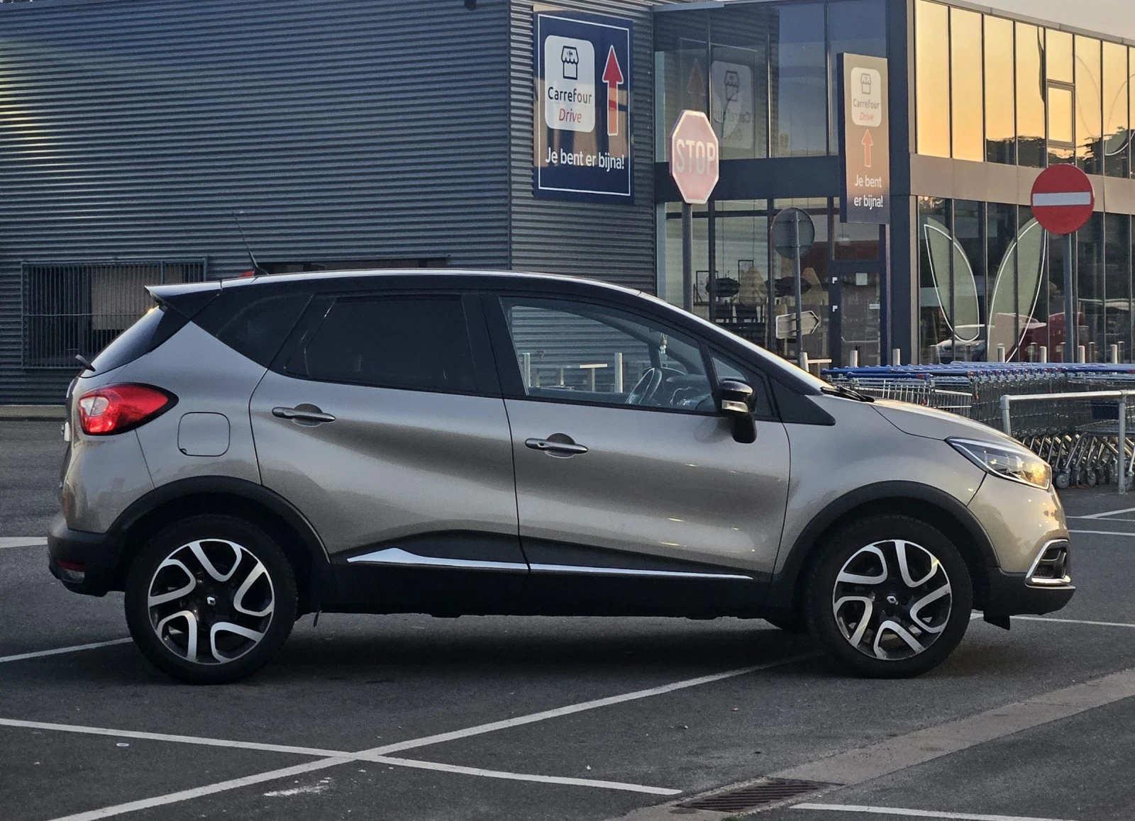 Renault Captur 1.2CTE Automatic 2016, снимка 4 - Автомобили и джипове - 55468846