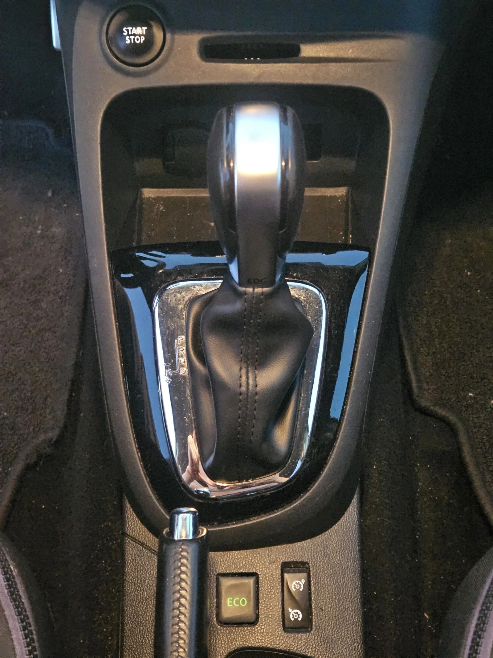 Renault Captur 1.2CTE Automatic 2016, снимка 10 - Автомобили и джипове - 55468846