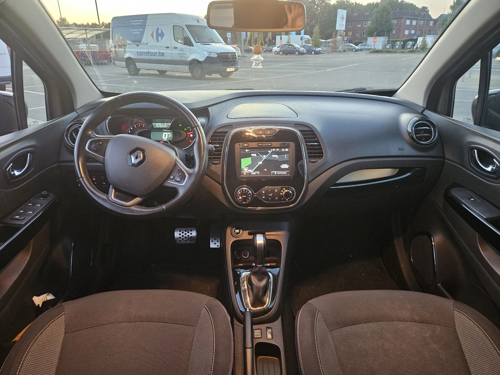 Renault Captur 1.2CTE Automatic 2016, снимка 8 - Автомобили и джипове - 55468846