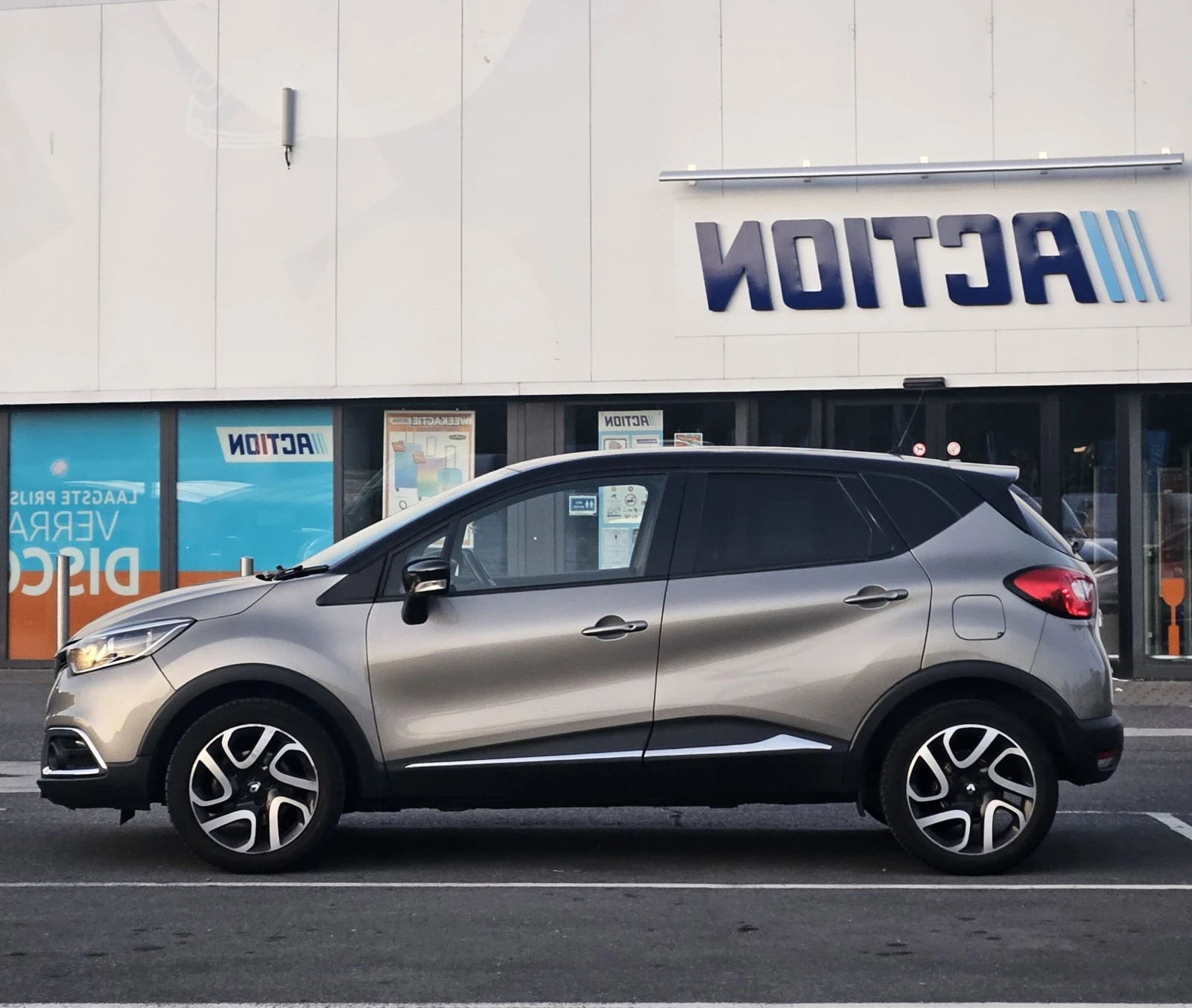 Renault Captur 1.2CTE Automatic 2016, снимка 2 - Автомобили и джипове - 55468846