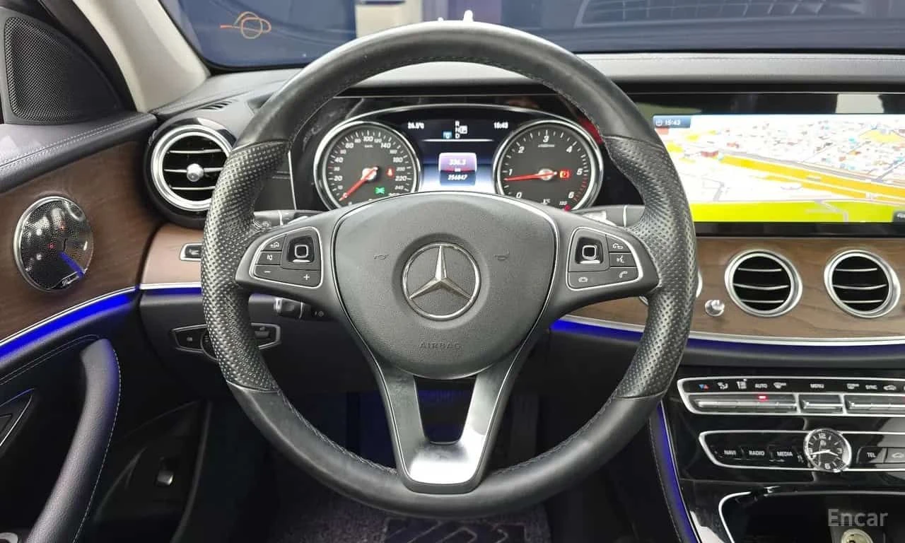 Mercedes-Benz E 220 * E220d 4MATIC Exclusive * ЦЕНА ДО БГ, снимка 13 - Автомобили и джипове - 55629886