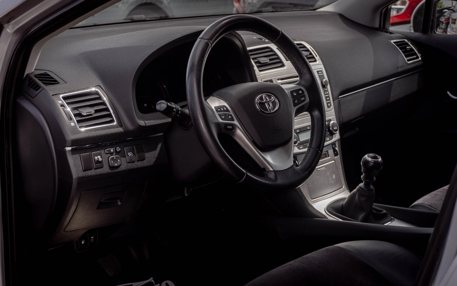 Toyota Avensis 2.0 D-4D ALCANTARA | С ГАРАНЦИЯ!, снимка 7 - Автомобили и джипове - 55800602