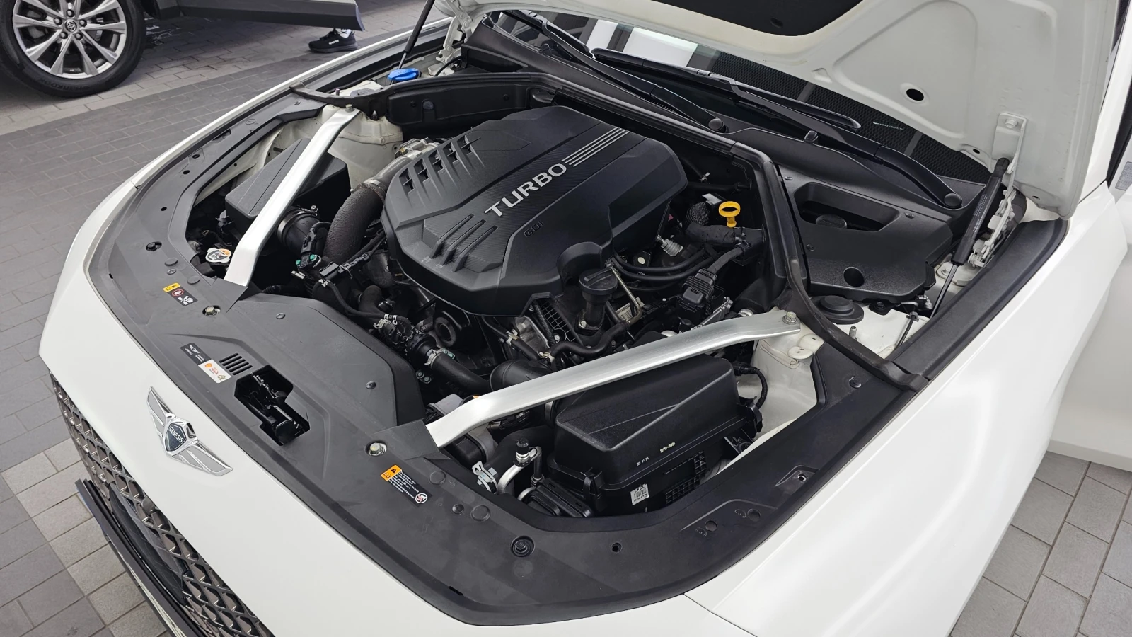 Genesis G70 Sports Package, Wide sunroof, снимка 4 - Автомобили и джипове - 55951858