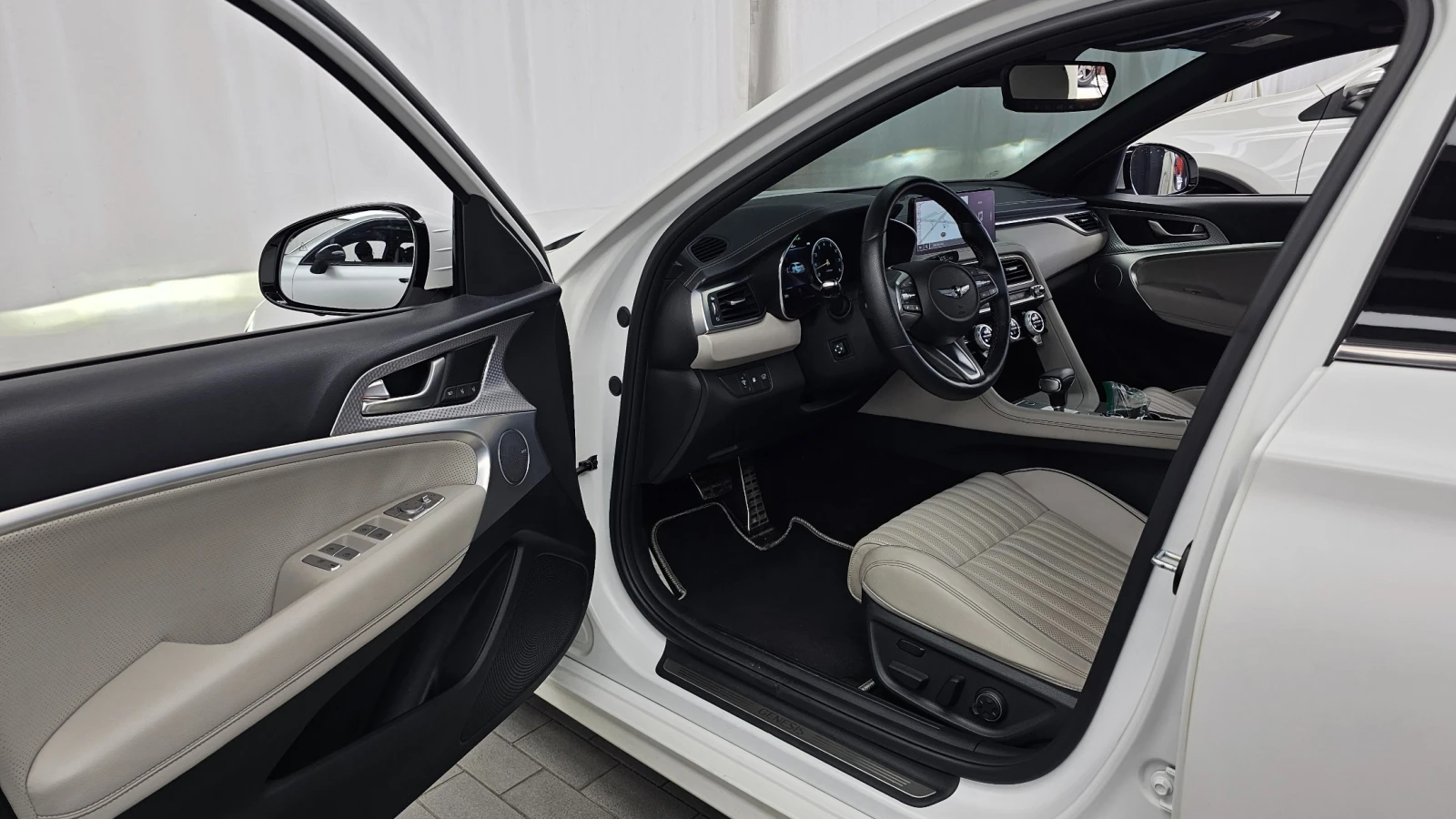 Genesis G70 Sports Package, Wide sunroof, снимка 8 - Автомобили и джипове - 55951858