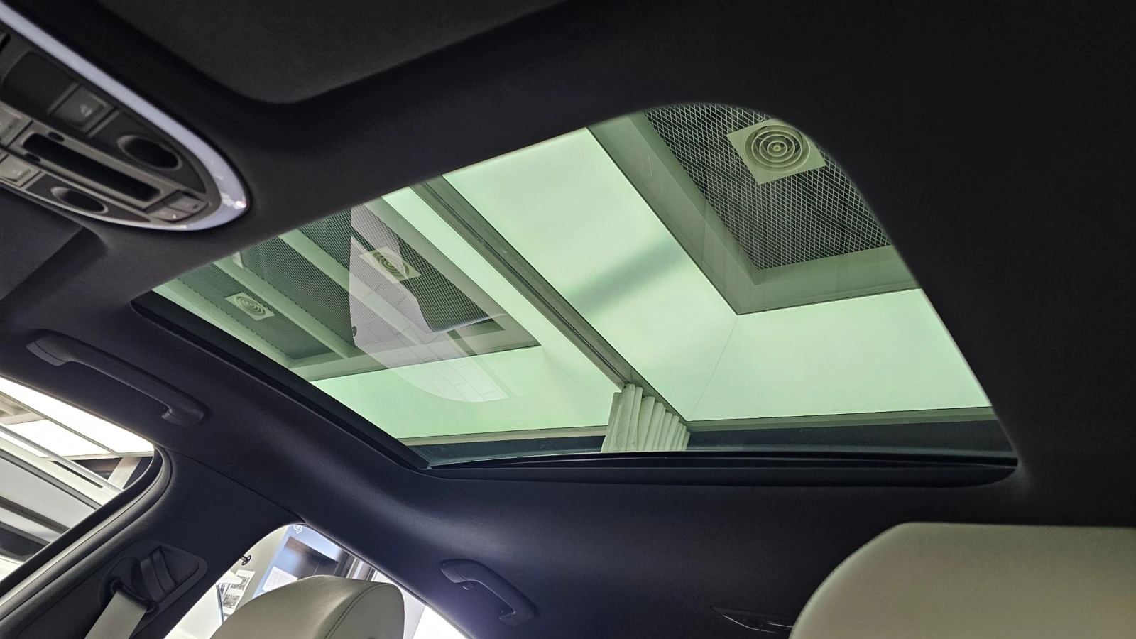 Genesis G70 Sports Package, Wide sunroof, снимка 16 - Автомобили и джипове - 55951858
