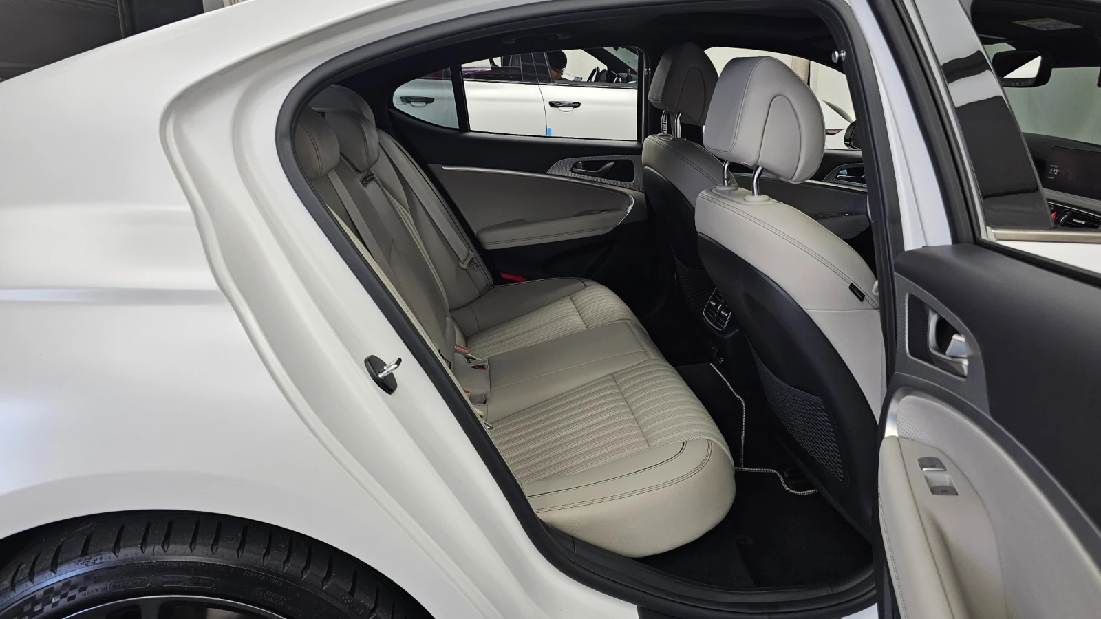 Genesis G70 Sports Package, Wide sunroof, снимка 10 - Автомобили и джипове - 55951858
