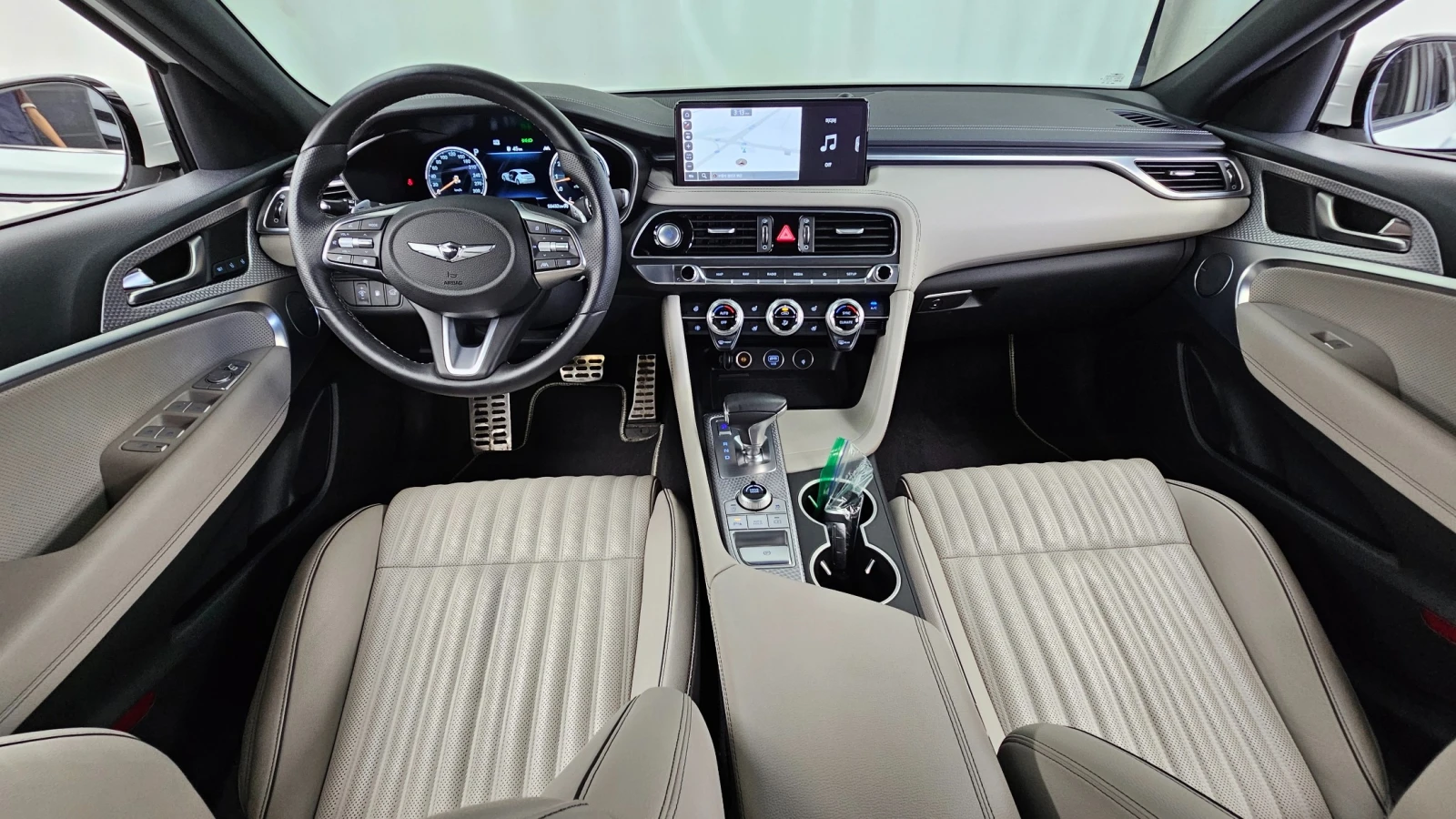 Genesis G70 Sports Package, Wide sunroof, снимка 5 - Автомобили и джипове - 55951858