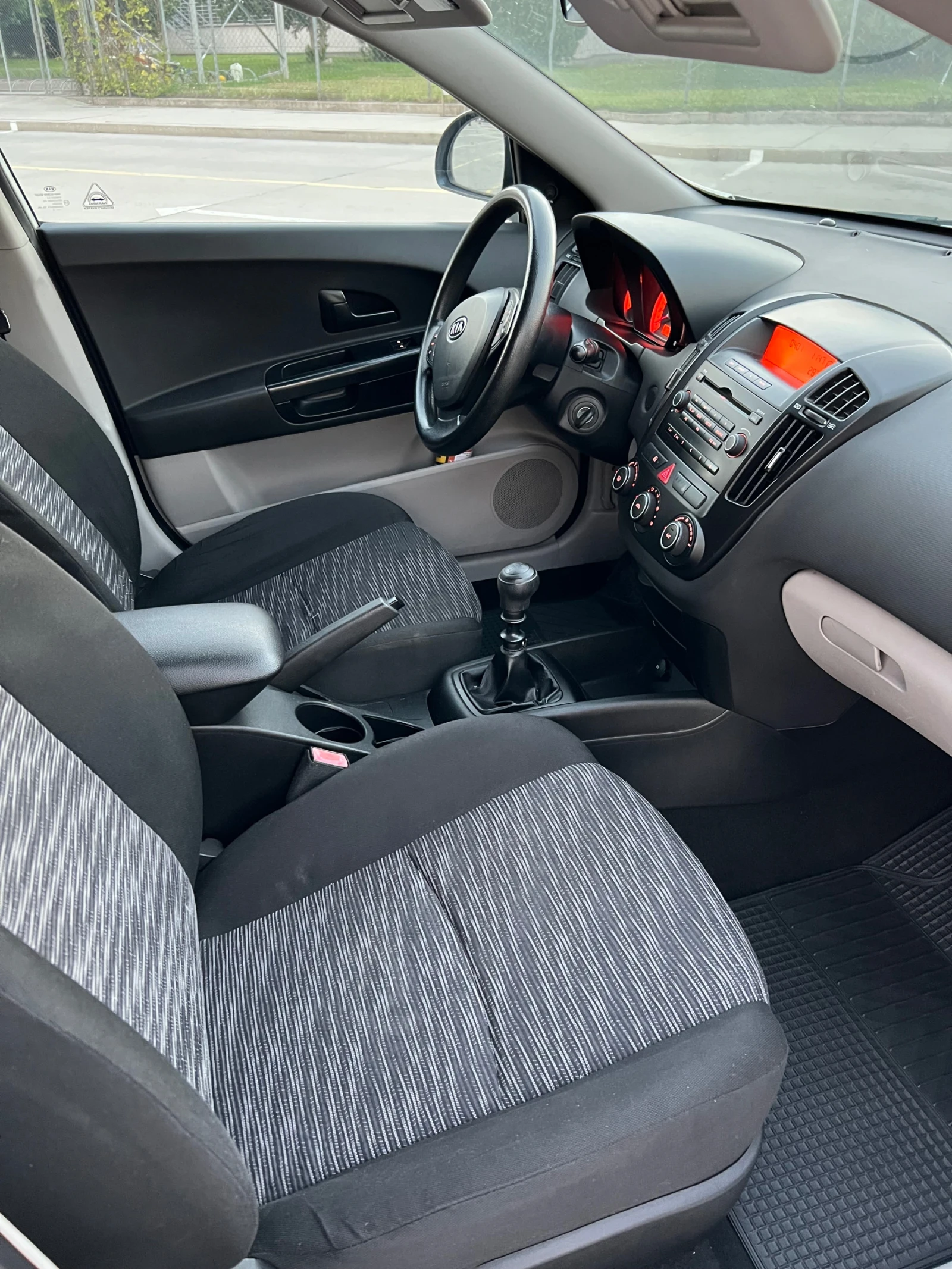 Kia Ceed, снимка 8 - Автомобили и джипове - 55983021