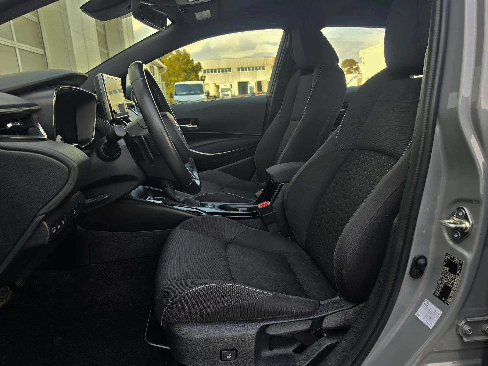 Toyota Corolla 2.0 Hybrid * FACE* , снимка 10 - Автомобили и джипове - 56433041