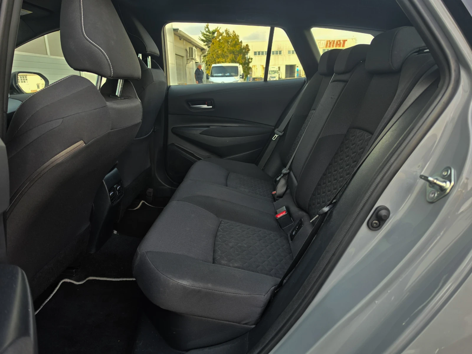 Toyota Corolla 2.0 Hybrid * FACE* , снимка 11 - Автомобили и джипове - 56433041