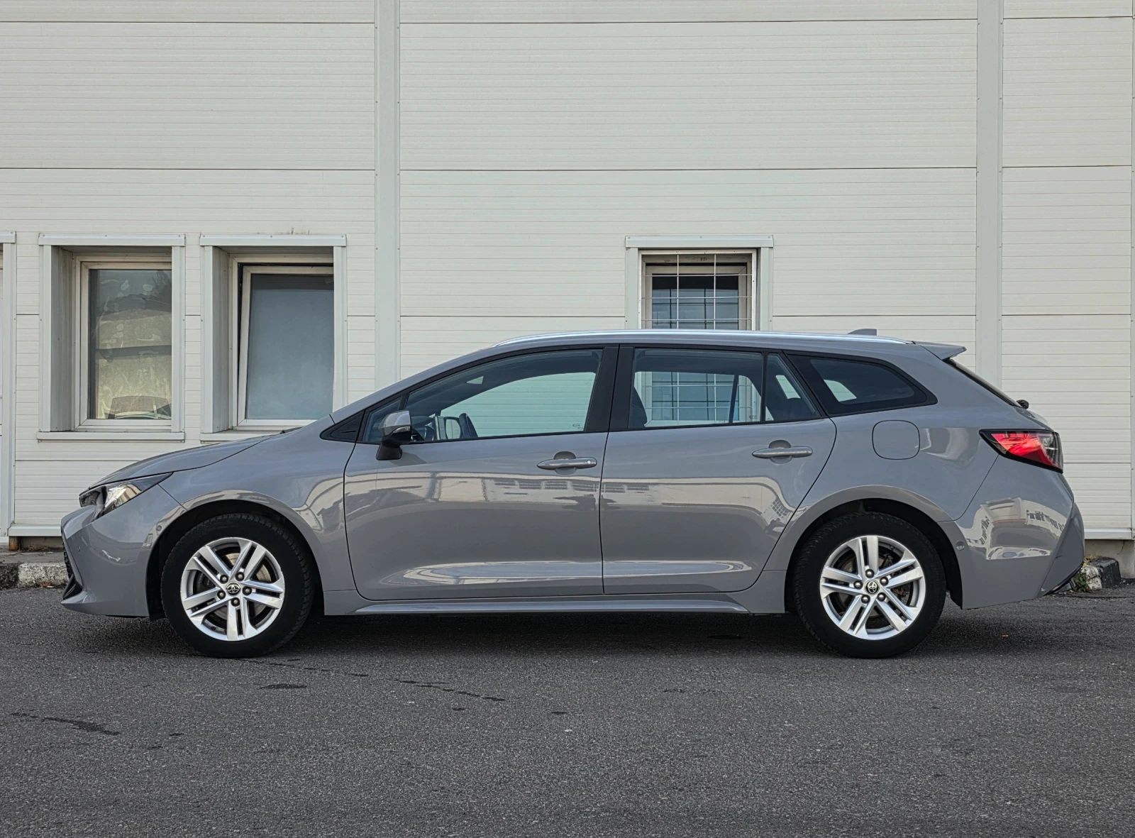 Toyota Corolla 2.0 Hybrid * FACE* , снимка 9 - Автомобили и джипове - 56433041