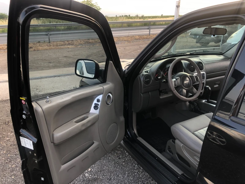 Jeep Cherokee 3.7 LIMITED ГЪРЦИЯ, снимка 8 - Автомобили и джипове - 50635602
