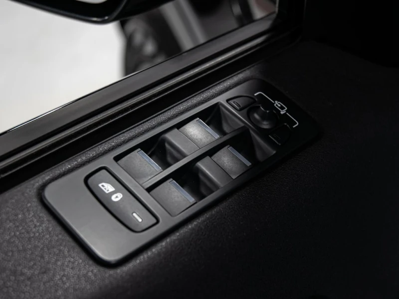 Land Rover Discovery Sport * SE AWD BLIND SPOTS NAVIGATION REAR VIEW CAMERA *, снимка 10 - Автомобили и джипове - 52866530