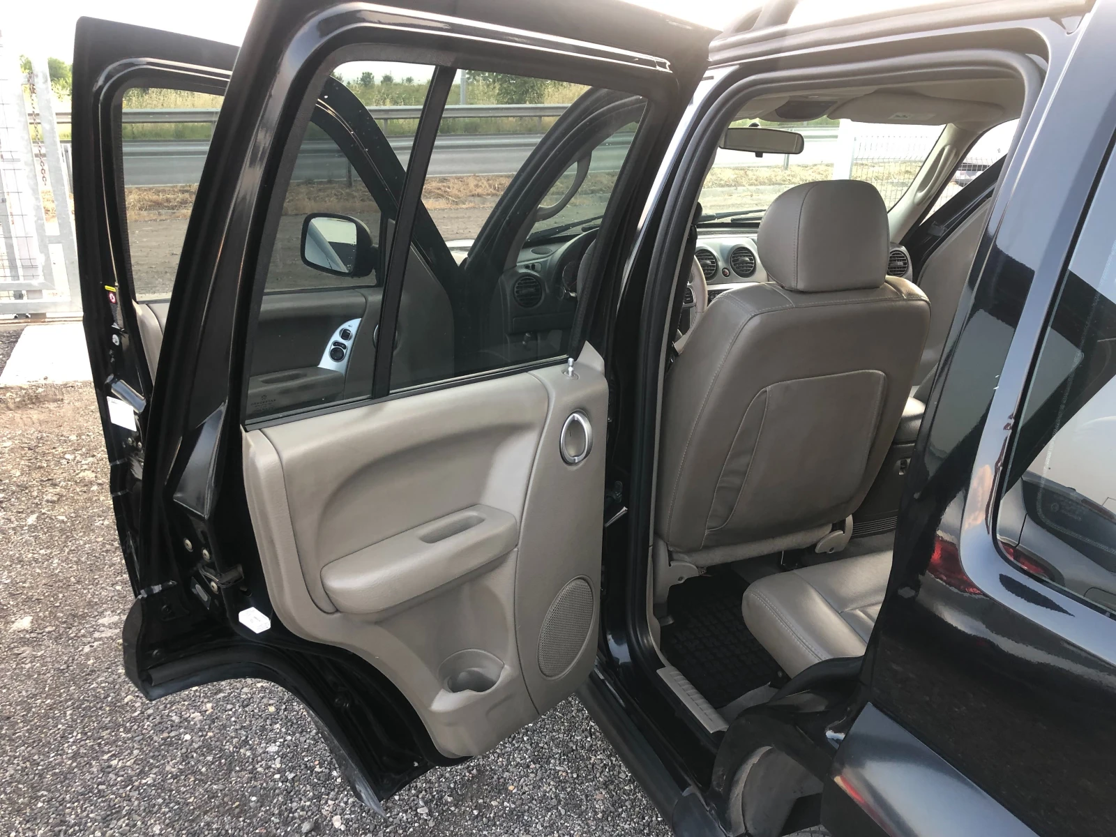 Jeep Cherokee 3.7 LIMITED ГЪРЦИЯ - изображение 10