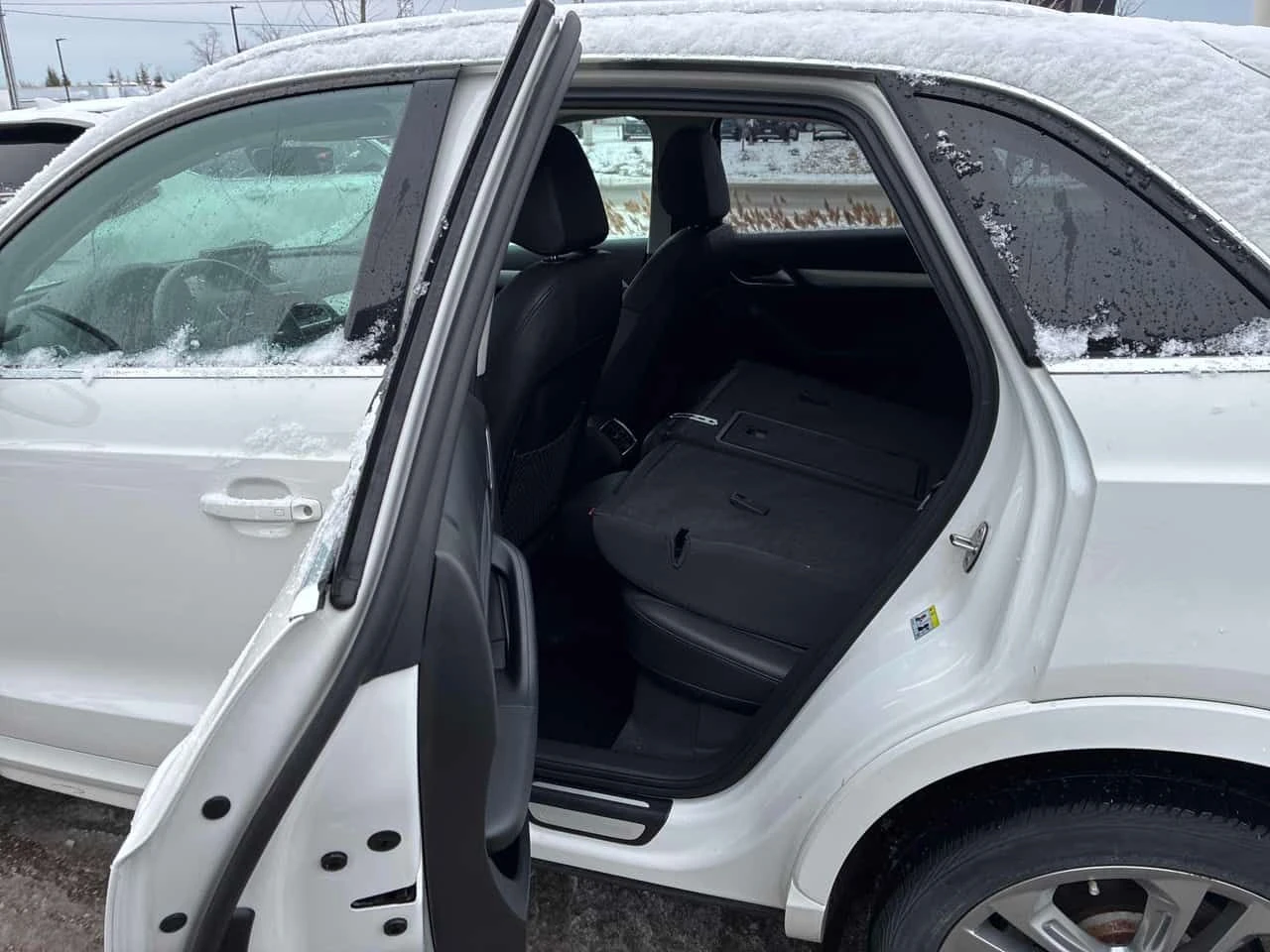 Audi Q3 * Progressiv * CARFAX * ПАНОРАМА * KEYLESS * , снимка 12 - Автомобили и джипове - 53780669