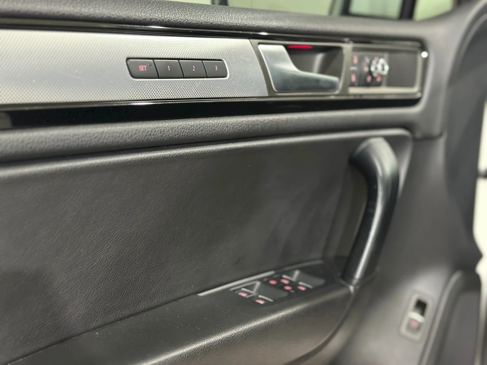 VW Touareg, снимка 14 - Автомобили и джипове - 54737727