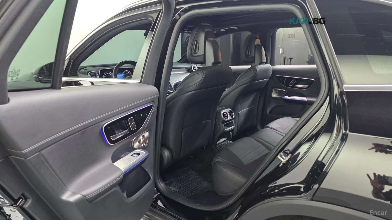 Mercedes-Benz GLC 300 4MATIC* AMG-LINE* DISTRONIC* BURMESTER* 360* ОБДУХ, снимка 11 - Автомобили и джипове - 55951719