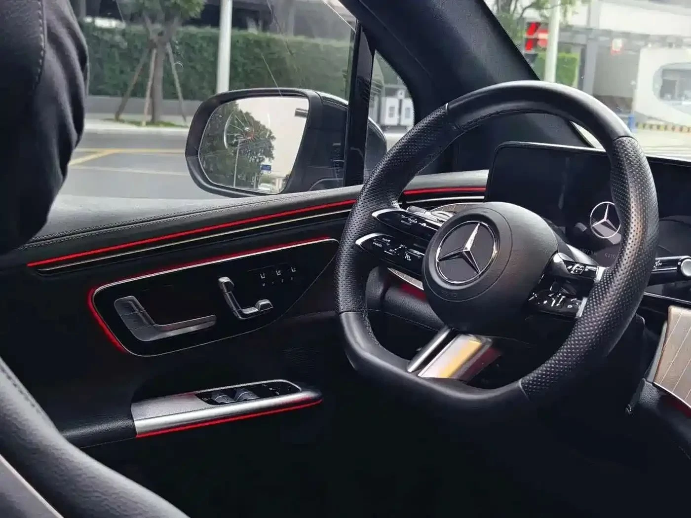 Mercedes-Benz EQE, снимка 4 - Автомобили и джипове - 56705829