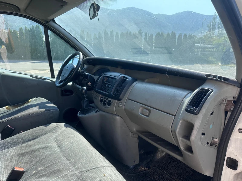 Renault Trafic 2.0TDI - 6-МЕСТА - КЛИМАТИК, снимка 10 - Бусове и автобуси - 51348297