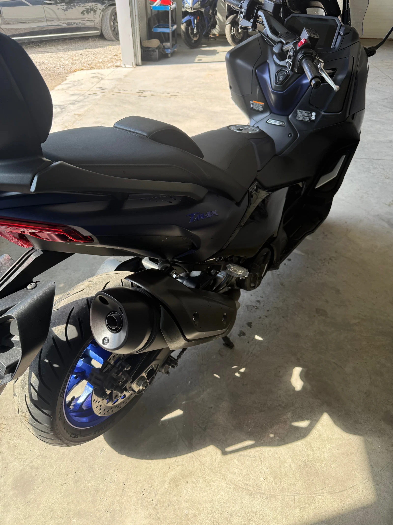 Yamaha T-max 560i- 9900km New New - изображение 7