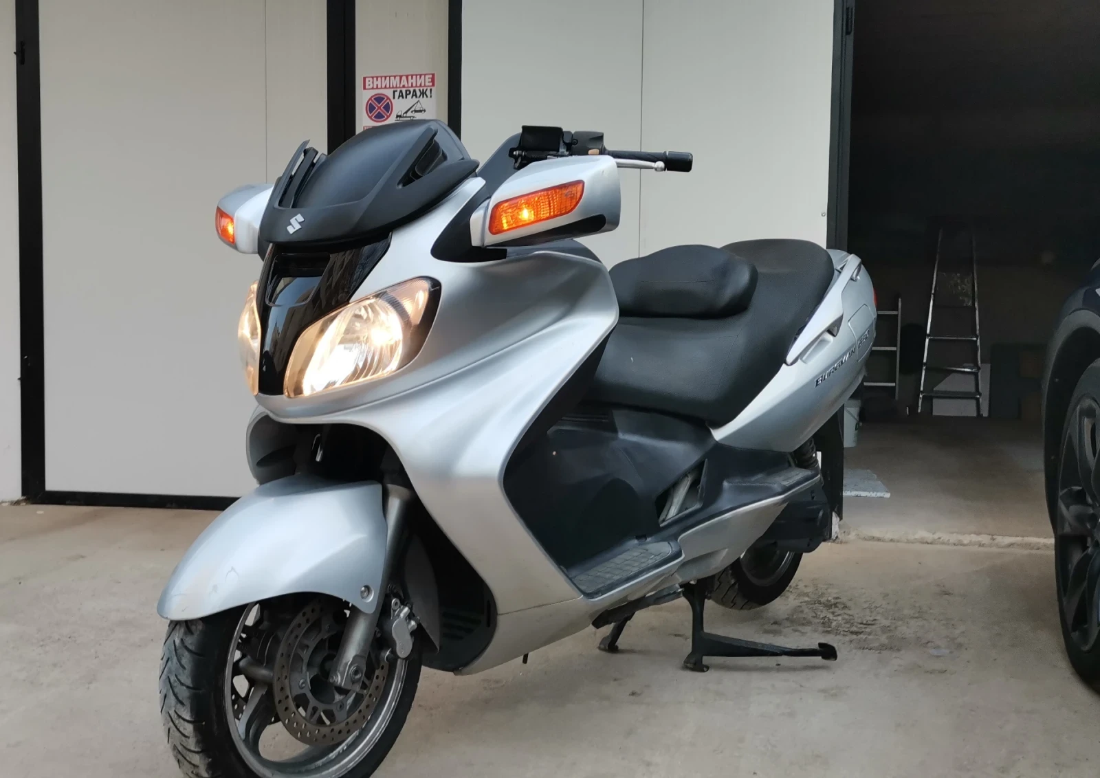 Suzuki Burgman 650куб 2диска  отпред , снимка 2 - Мотоциклети и мототехника - 53750877