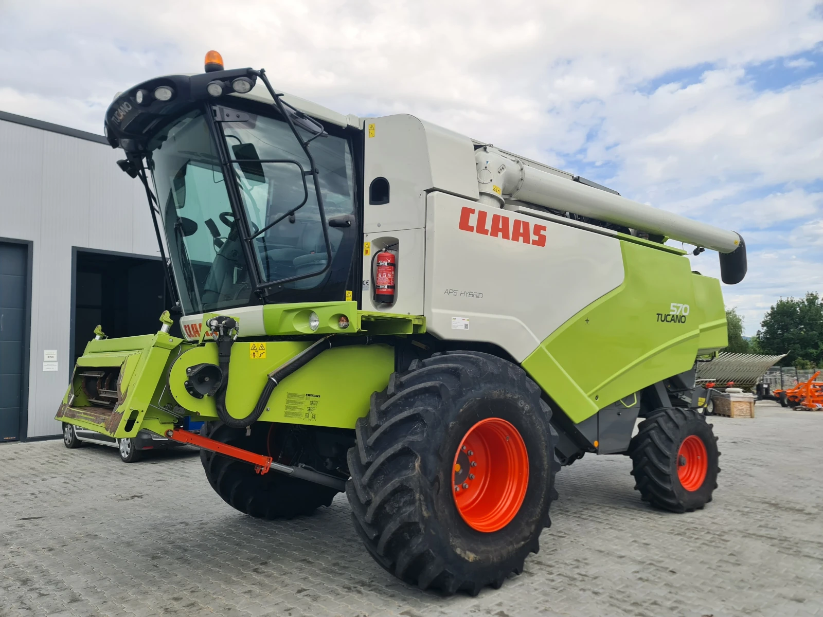 Комбайн Claas TUCANO 570, снимка 1