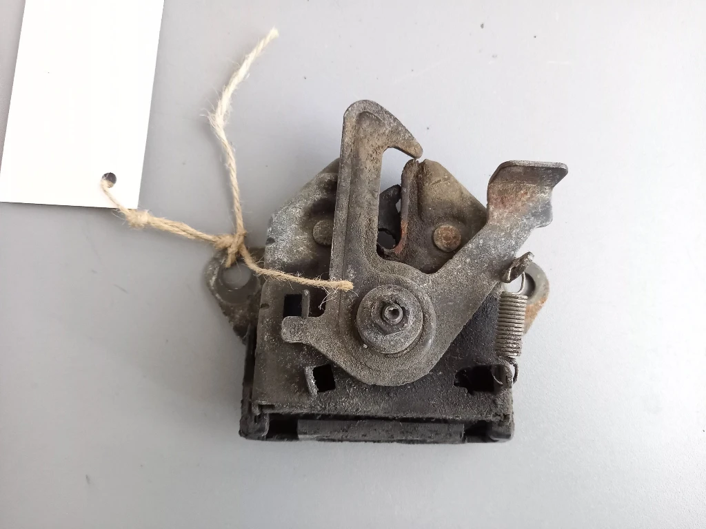 Ключалка преден капак Мазда Примаси 