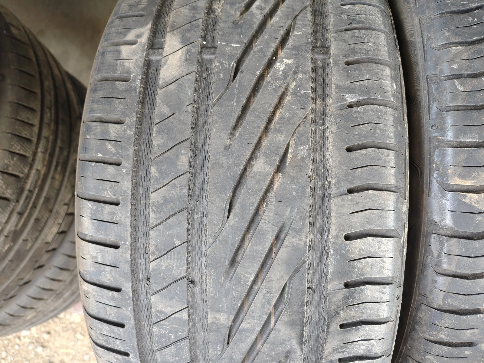 Гуми Летни 255/40R19, снимка 3 - Гуми и джанти - 55842287