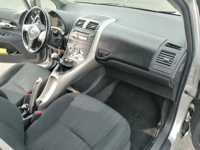 Toyota Auris 1.4, снимка 10 - Автомобили и джипове - 49151993