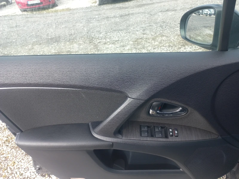 Toyota Avensis 1, 8 I, снимка 14 - Автомобили и джипове - 53245012