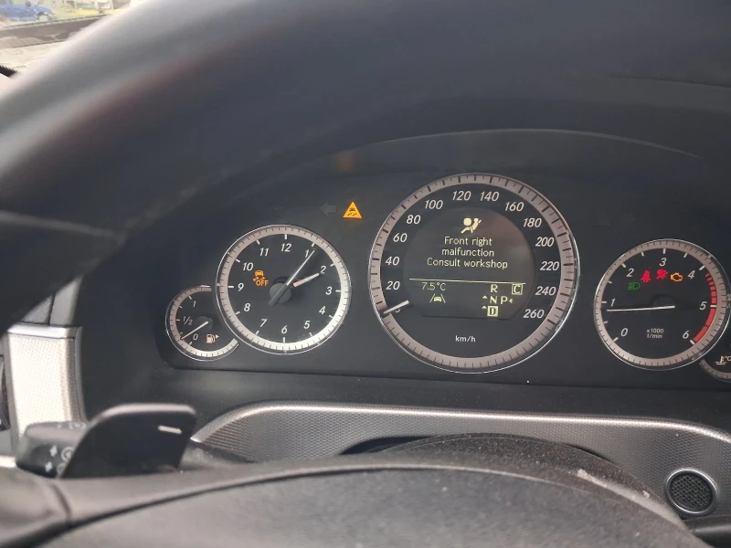 Toyota Avensis 1, 8 I, снимка 3 - Автомобили и джипове - 53245012