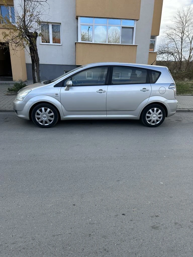 Toyota Corolla verso 1.8, снимка 2 - Автомобили и джипове - 48104833