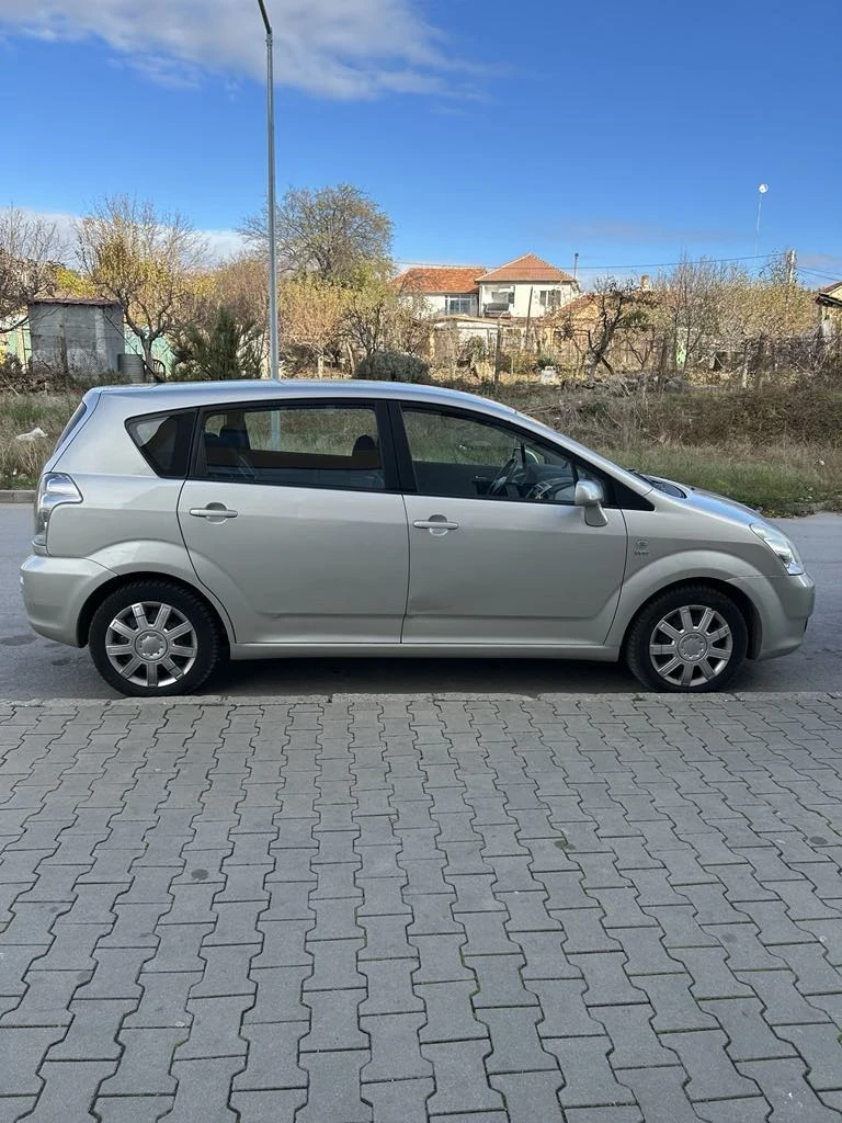 Toyota Corolla verso 1.8, снимка 4 - Автомобили и джипове - 48104833