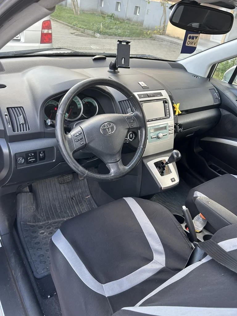 Toyota Corolla verso 1.8, снимка 5 - Автомобили и джипове - 48104833