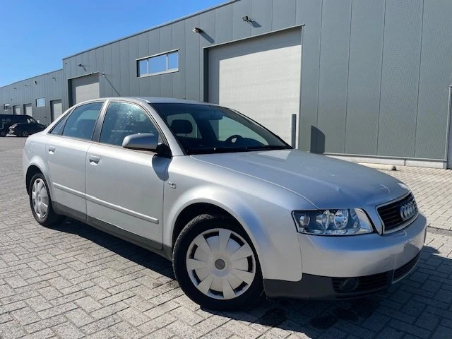 Audi A4 1.6i/Ръчни  137.755 km, снимка 2 - Автомобили и джипове - 48755921