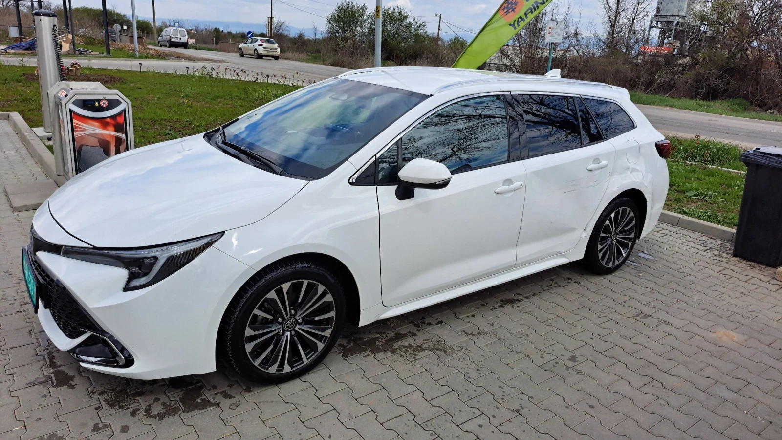 Toyota Corolla 1.8 HYBRID  - изображение 3