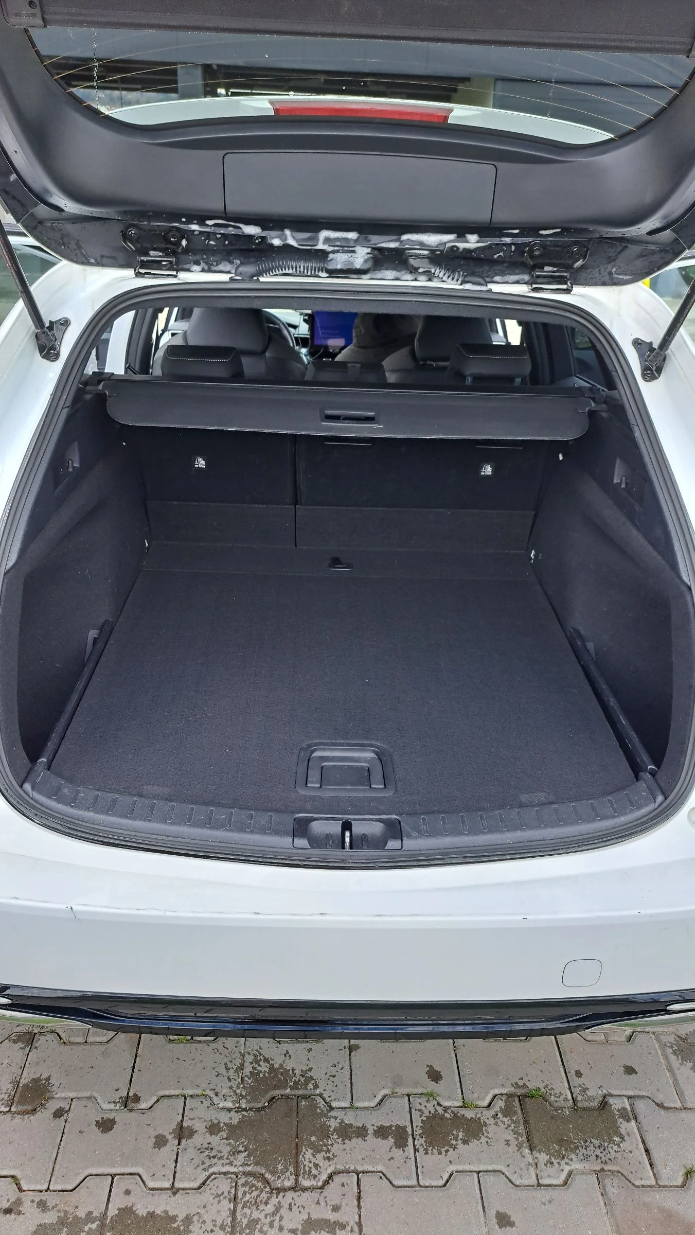 Toyota Corolla 1.8 HYBRID  - изображение 6