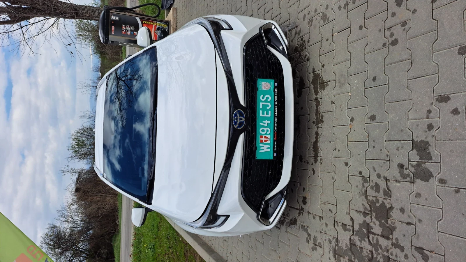 Toyota Corolla 1.8 HYBRID  - изображение 2